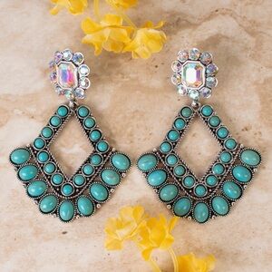 NWT! Elegant Turquoise and Silver Statement Earrings! 🤩